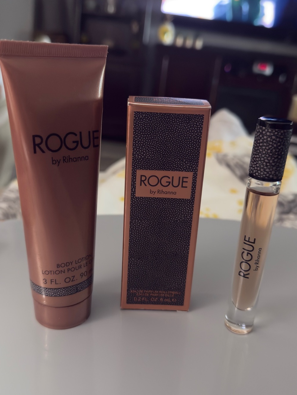 Rihanna ROGUE Body Lotion 90 Mil And 6ml EDP Rollerball Perfum. Great for travel